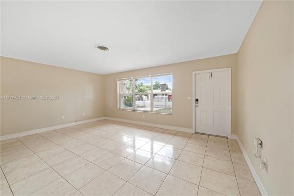 Fulford Highlands, 320 NE 162nd St, Golden Glades, Florida 33162, image 3
