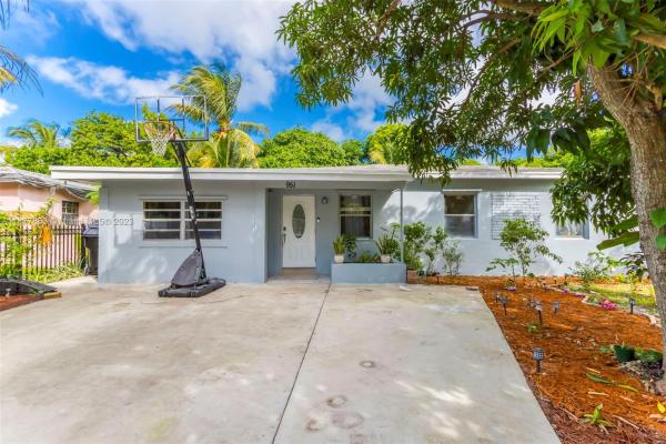 Belford Carr, 951 NE 157th Ter, North Miami Beach, Florida 33162, image 1