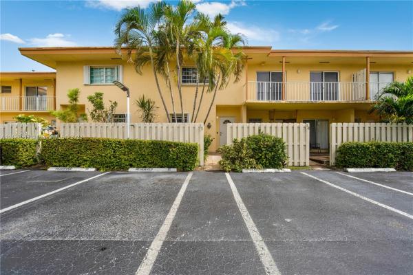 Centre Court, 8360 SW 154th Ave, Kendall West, Florida 33193, image 1