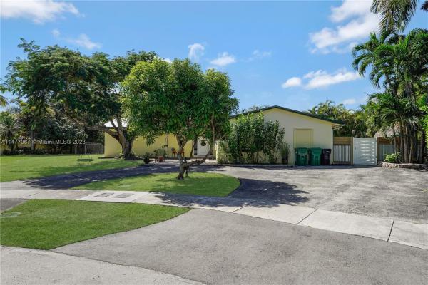 Bel Aire, 18558 SW 93rd Pl, Cutler Bay, Florida 33157, image 2