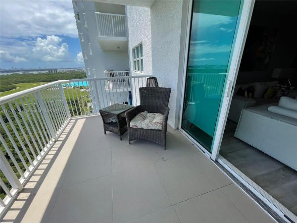 One Fifty One At Biscayne, 14951 Royal Oaks Ln #2103, North Miami, Florida 33181, image 3
