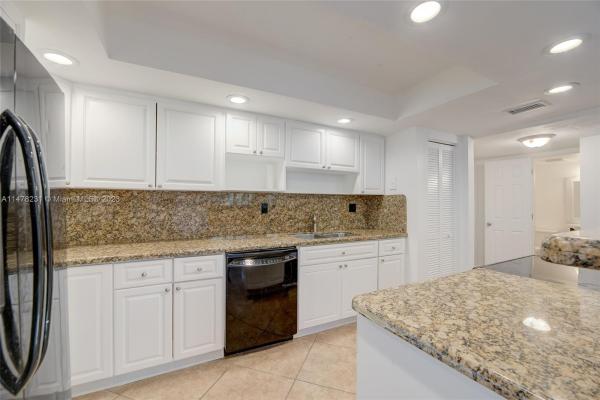 450 Commodore Dr #308, Plantation, Florida 33325, image 3