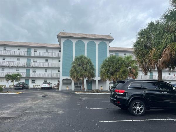 Wincast Arms, 4311 Crystal Lake Dr #205, Deerfield Beach, Florida 33064, image 1