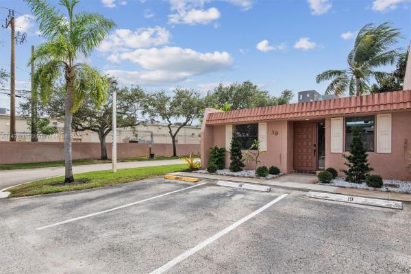 Valencia Village, 19 Cortez Way #1-44, Davie, Florida 33324, image 3