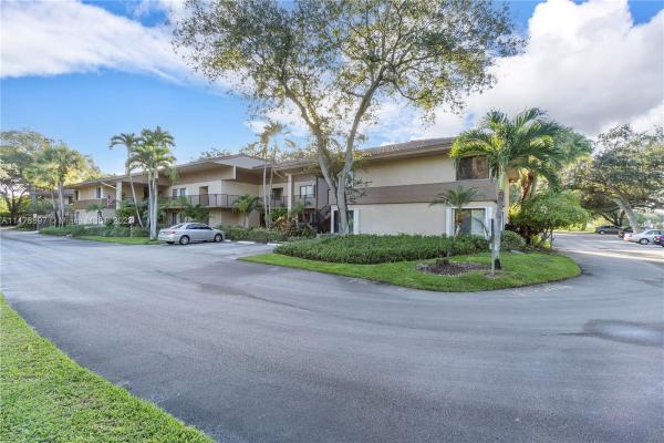 Kingsport Estates, 9531 NW 2nd Pl #2-F, Coral Springs, Florida 33071, image 1