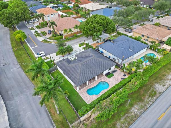 Oak Place, 15937 NW 77th Pl, Miami Lakes, Florida 33016, image 3