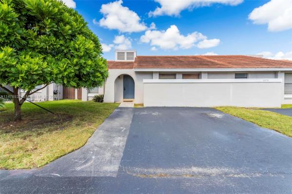 Deerwood Townhomes, 12753 SW 150th Ter, Three Lakes, Florida 33186, image 2