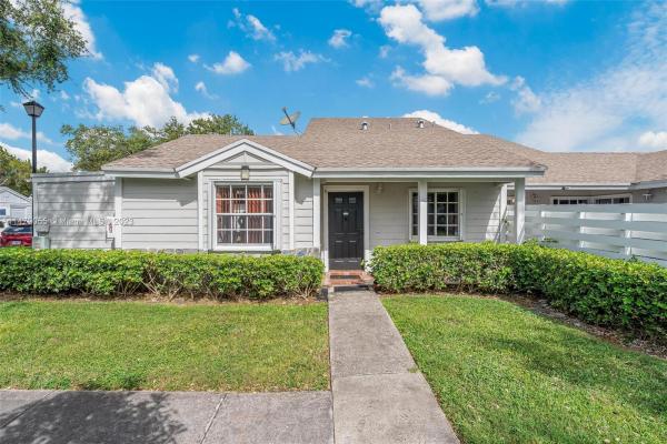 Village Homes At Country Walk, 13753 SW 149th Cir Ln #4-44, Country Walk, Florida 33186, image 1
