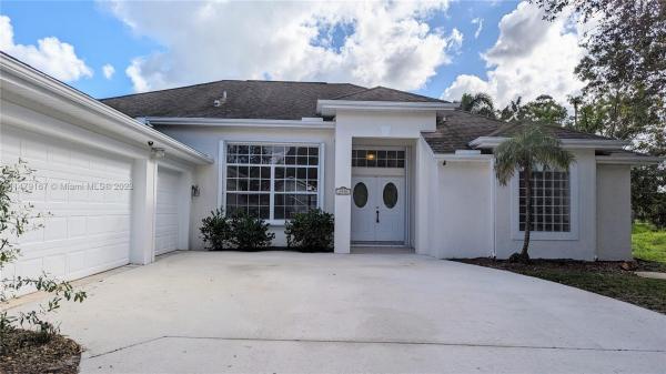 Hidden Oaks, 1990 SW Justison Ave, Port St. Lucie, Florida 34953, image 2