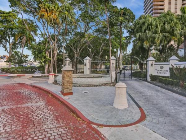 Turnberry Townhomes, 19563 NE 36th Pl, Aventura, Florida 33180, image 3
