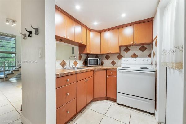 Gables North, 234 Antiquera Ave #9, Coral Gables, Florida 33134, image 3