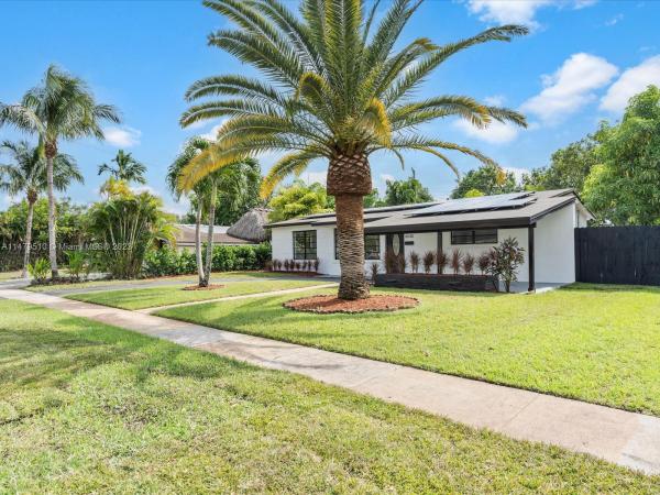 Fleetwood Manor, 6530 Garfield St, Hollywood, Florida 33024, image 3