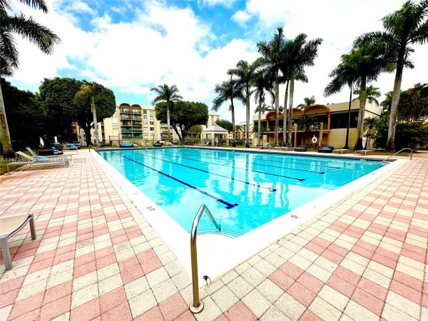 Keystone Courts, 9300 Fontainebleau Blvd #E303, Fountainebleau, Florida 33172, image 3