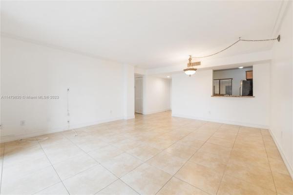 Fox Chase, 8635 NW 8th St #303, Fountainebleau, Florida 33126, image 3
