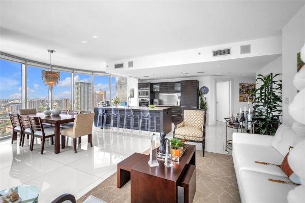 Epic Hotel & Residences, 200 Biscayne Boulevard Way #3802, Miami, Florida 33131, image 3