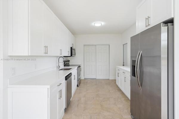10845 Peachtree Dr, Unincorporated Dade County, Florida 33161, image 2