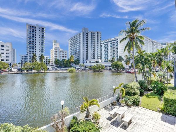 Helen Mar, 2445 Lake Pancoast Dr #P, Miami Beach, Florida 33140, image 3