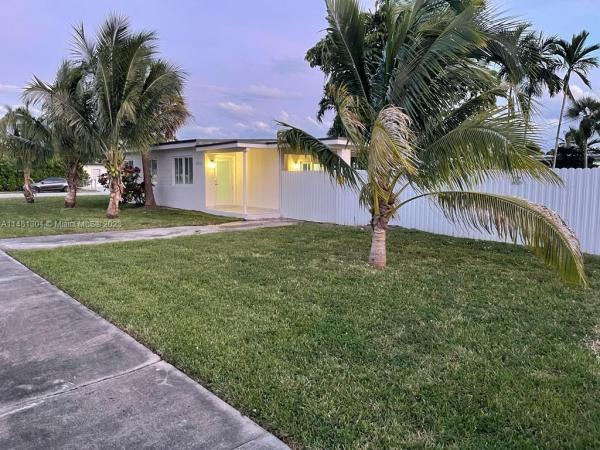 Lee Manor, 10540 SW 30th St, University Park, Florida 33165, image 1