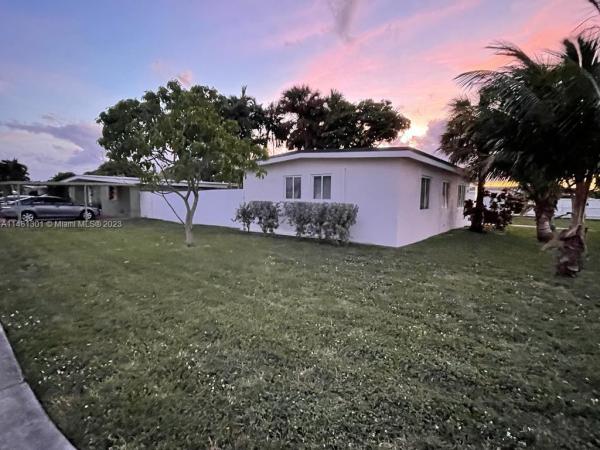 Lee Manor, 10540 SW 30th St, University Park, Florida 33165, image 2