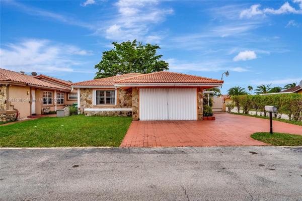 Tamiami Lakes, 1506 SW 136th Pl, Tamiami, Florida 33184, image 1