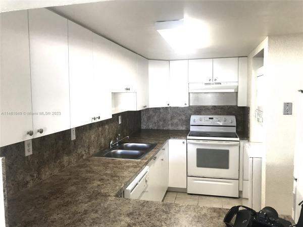 Samari Lake East, 10090 NW 80th Ct, Hialeah Gardens, Florida 33016, image 3