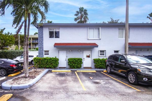 Las Villas De Fountainbleu, 8025 NW 8th St #14, Fountainebleau, Florida 33126, image 1