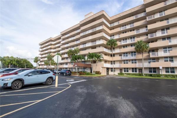 Coronado At Jacaranda, 250 Jacaranda Dr #305, Plantation, Florida 33324, image 1