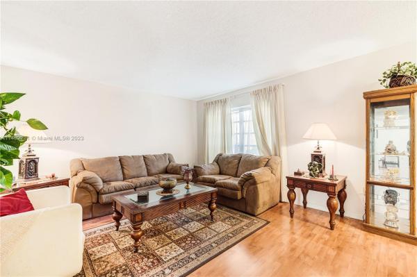 Heritage Square, 17190 SW 94th Ave #906, Palmetto Bay, Florida 33157, image 1
