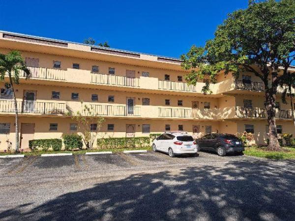 Berkley House Of Carriage Hills, 101 Berkley Rd #109, Hollywood, Florida 33024, image 1