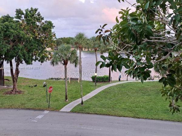 Cambridge House Of Carriage Hills, 301 Cambridge Rd #306, Hollywood, Florida 33024, image 1