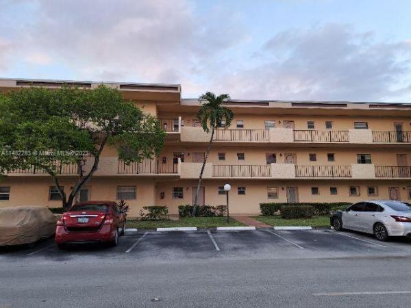 Cambridge House Of Carriage Hills, 301 Cambridge Rd #306, Hollywood, Florida 33024, image 2