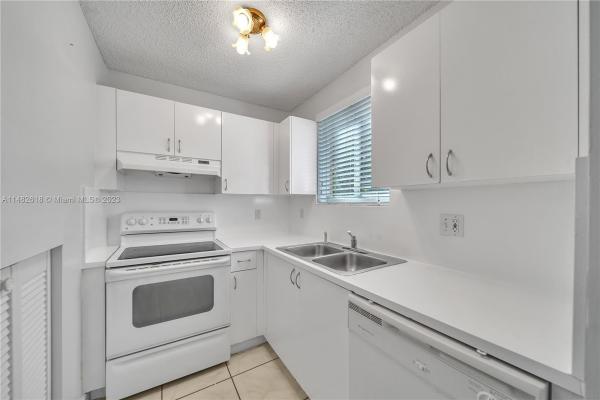 Tamarind Grove Villas, 8177 NW 8th St #D9, Fountainebleau, Florida 33126, image 1