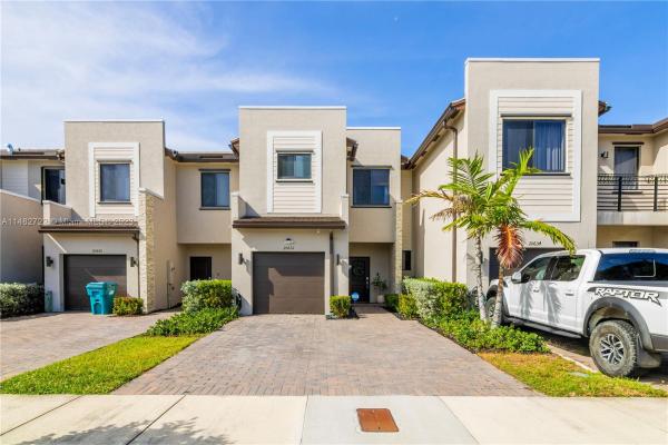 Paseos At Via Ventura, 20632 NE 5th Pl, Ives Estates, Florida 33179, image 3
