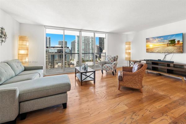 The Club At Brickell Bay, 1200 Brickell Bay Dr #2523, Miami, Florida 33131, image 3
