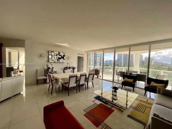 Marina Tower, 19500 Turnberry Way #7D, Aventura, Florida 33180, image 2