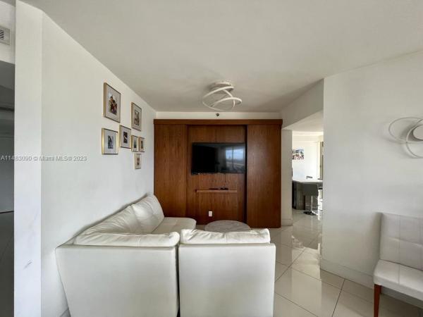 Marina Tower, 19500 Turnberry Way #7D, Aventura, Florida 33180, image 3