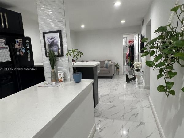 Royal Palm Gardens, 4655 Palm Ave #325, Hialeah, Florida 33012, image 2