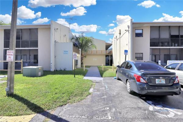 Cutler Creek Village, 10370 SW 220th St #218, Cutler Bay, Florida 33190, image 2