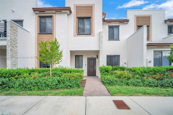 Las Ramblas At Via Ventura, 21443 NE 2nd Path, Ives Estates, Florida 33179, image 1