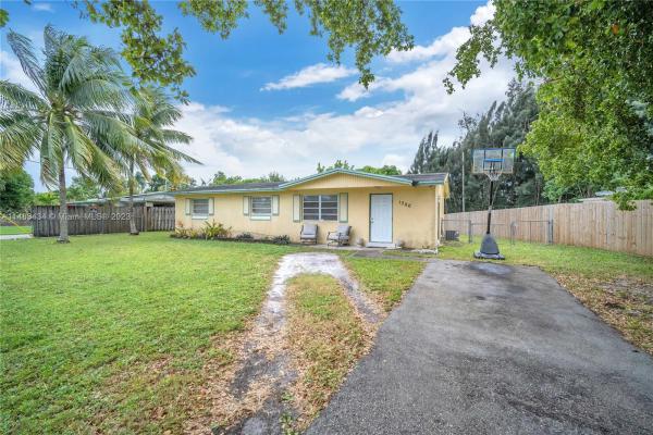 Lauderdale Villas, 1300 NW 18th Ct, Fort Lauderdale, Florida 33311, image 1