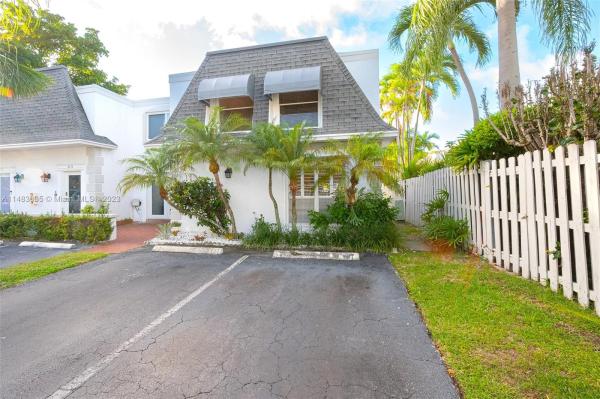 Venetian Park East, 2712 NE 8th St, Hallandale Beach, Florida 33009, image 2