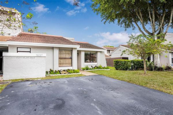 Deerwood Townhomes, 15037 SW 127th Pl, Three Lakes, Florida 33186, image 2