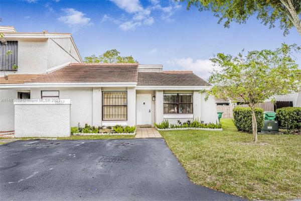 Deerwood Townhomes, 15037 SW 127th Pl, Three Lakes, Florida 33186, image 3