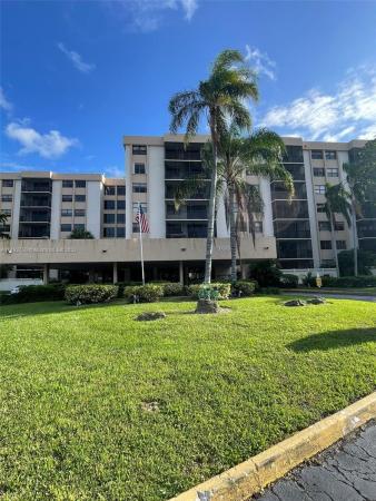 Chantilly, 900 NE 195th St #103, Ives Estates, Florida 33179, image 1