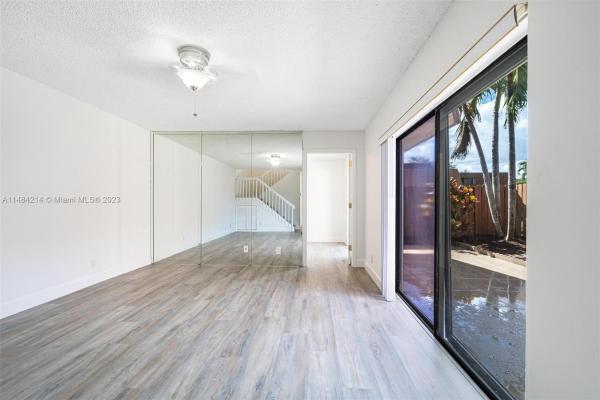 Camelot Gardens, 2559 Garden Ct, Cooper City, Florida 33026, image 3