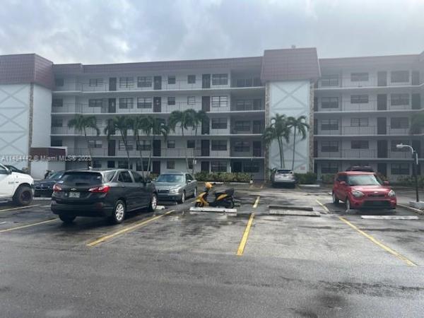 Kings Cove, 1335 W 68th St #406, Hialeah, Florida 33014, image 1
