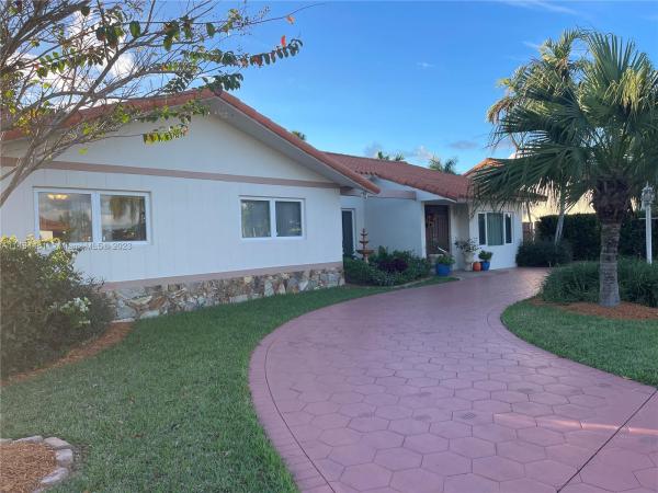 West Gardens, 434 SW 98th Pl, Fountainebleau, Florida 33174, image 1