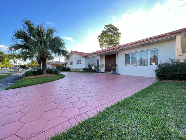 West Gardens, 434 SW 98th Pl, Fountainebleau, Florida 33174, image 3