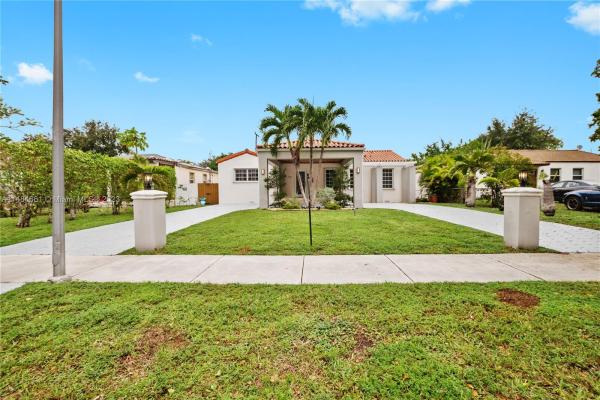 Country Club Estates, 141 Truxton Dr, Miami Springs, Florida 33166, image 2