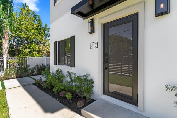 Hillcrest, 217 NW 19th Ave, Miami, Florida 33125, image 2